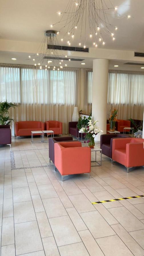 Hotel Abel & Residence チェゼナーティコ エクステリア 写真