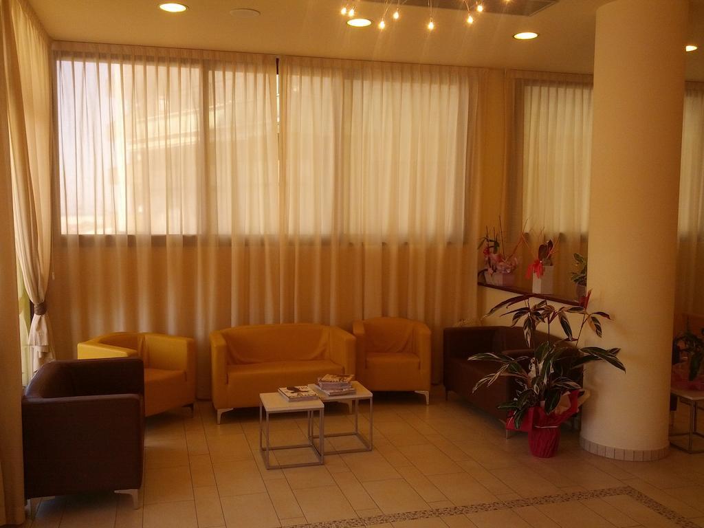 Hotel Abel & Residence チェゼナーティコ エクステリア 写真