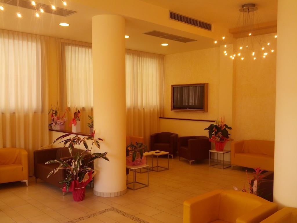 Hotel Abel & Residence チェゼナーティコ エクステリア 写真